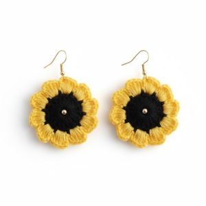 Aretes Artesanales de Girasol Tejidos en Crochet - Diseño Floral Amarillo y Negro con Gancho Dorado